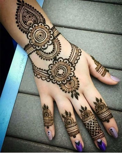 Backhand bracelet mehndi design